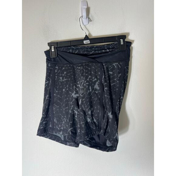 Lululemon Black Gray Printed Biker or Athletic Shorts Sz 8 - Picture 1 of 3